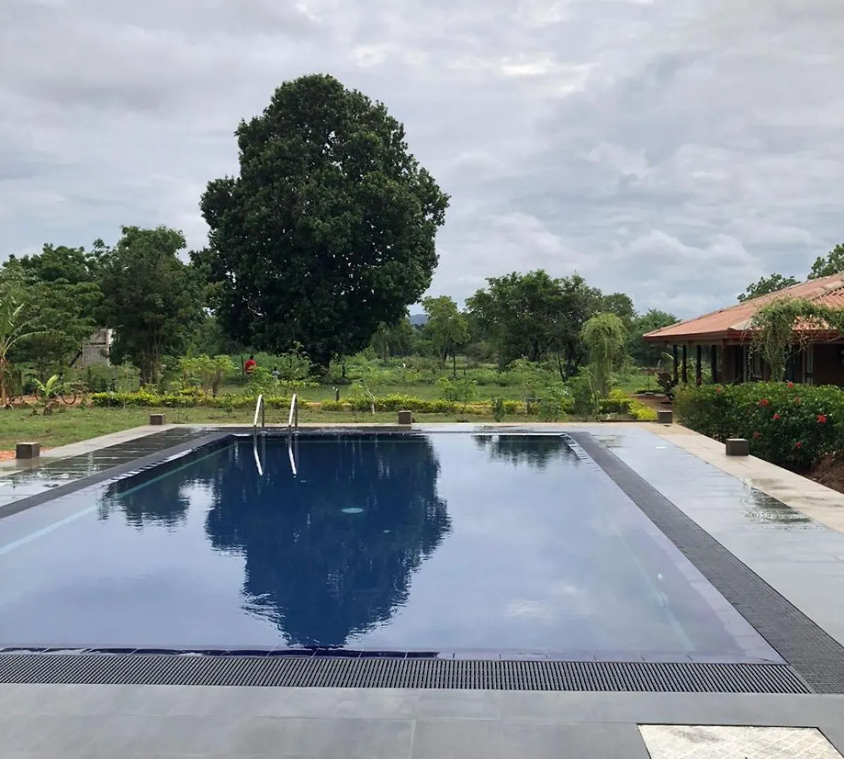 Tiara Elephant Lodge Habarana